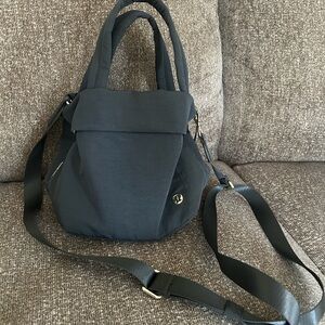 Lululemon On My Level small tote